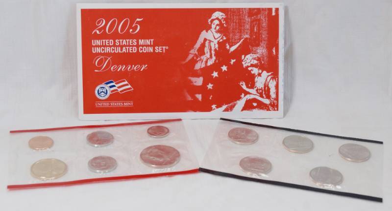 lot 1250 image: 2005 - Uncirculated Coin Set US Mint - 5 Quarters and Regular Coins - Denver Mint Marks - Sealed - with Original Envelope w papers