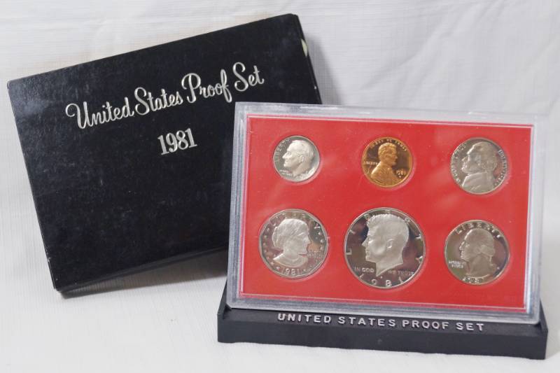 lot 1264 image: 1981 United States Proof Set - Coin Set - Sealed - with Case w Box & Stand
