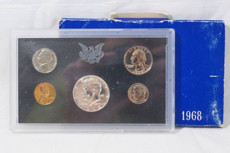 lot 1266 image: 1968 United States Proof Set - Coin Set - Sealed in Case w Box