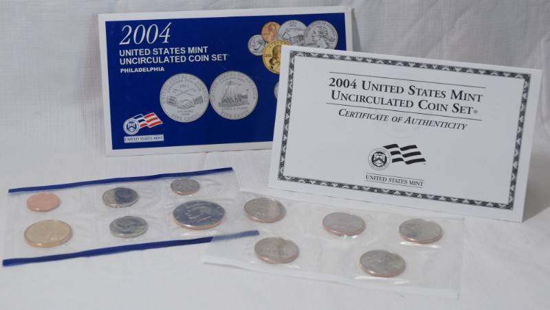lot 1269 image: 2004 - Uncirculated Coin Set US Mint - 5 Quarters and Regular Coins - Philadelphia Mint Marks - Sealed - with Original Envelope w papers