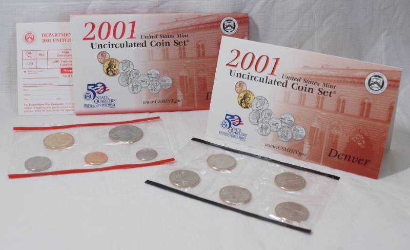 lot 1271 image: 2001 - Uncirculated Coin Set US Mint - 5 Quarters and Regular Coins - Denver Mint Marks - Sealed - with Original Envelope w papers