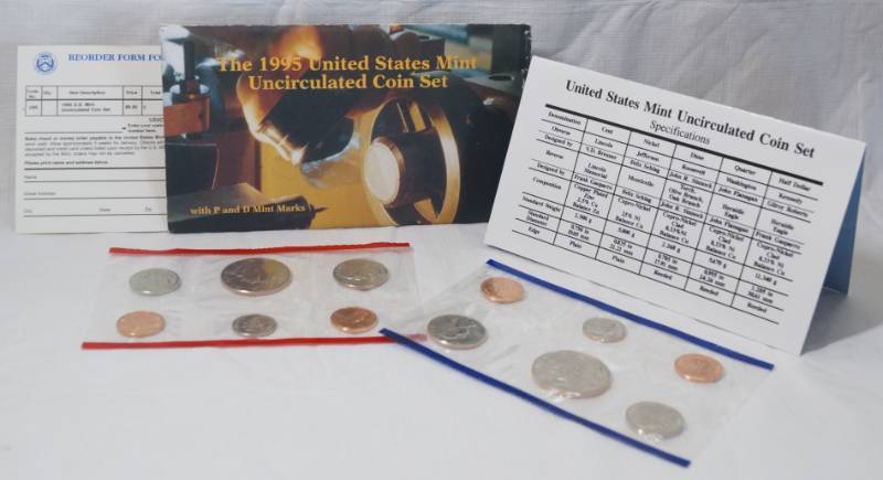 lot 1272 image: 1995 - Uncirculated Coin Set US Mint - D & P Mint Marks - Sealed - with Original Envelope w papers