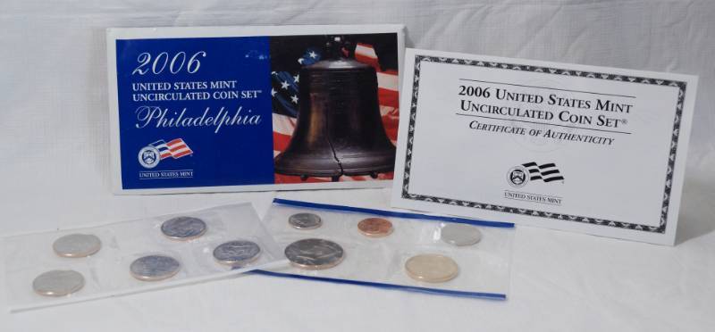 lot 1276 image: 2006 - Uncirculated Coin Set US Mint - 5 Quarters and Regular Coins - Philadelphia Mint Marks - Sealed - with Original Envelope w papers