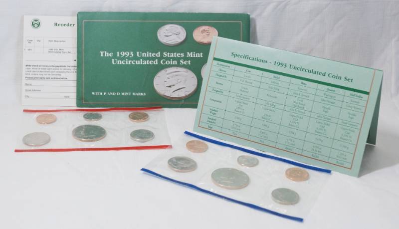 lot 1278 image: 1993 - Uncirculated Coin Set US Mint - D & P Mint Marks - Sealed - with Original Envelope w papers