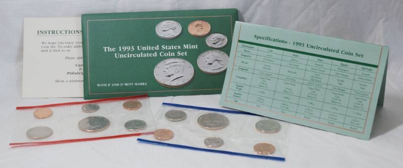lot 1279 image: 1993 - Uncirculated Coin Set US Mint - D & P Mint Marks - Sealed - with Original Envelope w papers