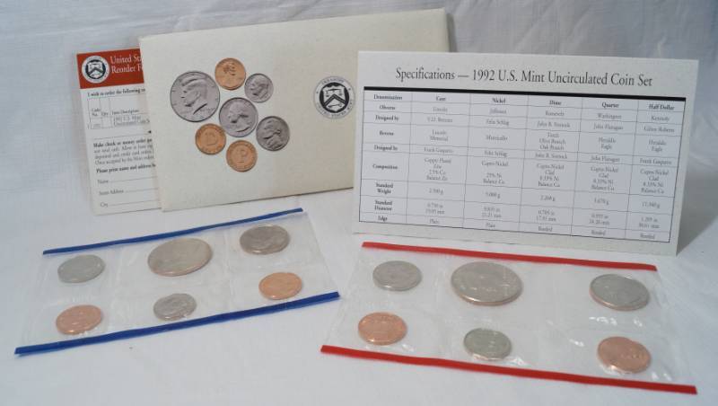 lot 1280 image: 1992 - Uncirculated Coin Set US Mint - D & P Mint Marks - Sealed - with Original Envelope w papers
