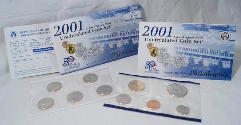 lot 1283 image: 2001 - Uncirculated Coin Set US Mint - 5 Quarters and Regular Coins - Philadelphia Mint Marks - Sealed - with Original Envelope w papers