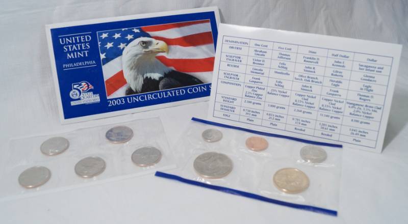 lot 1284 image: 2003 - Uncirculated Coin Set US Mint - 5 Quarters and Regular Coins - Philadelphia Mint Marks - Sealed - with Original Envelope w papers