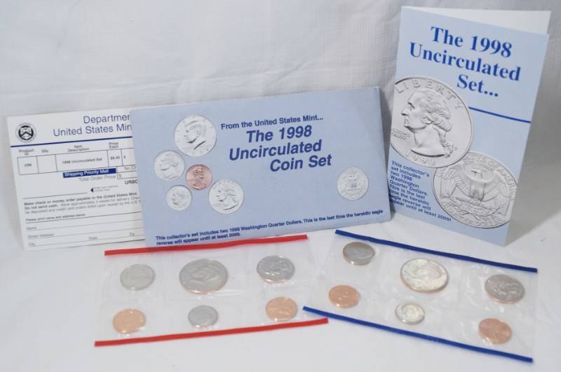 lot 1286 image: 1998 - Uncirculated Coin Set US Mint - D & P Mint Marks - Sealed - with Original Envelope w papers
