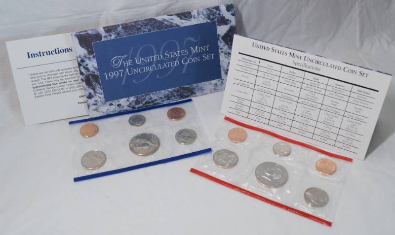 lot 1288 image: 1997 - Uncirculated Coin Set US Mint - D & P Mint Marks - Sealed - with Original Envelope w papers