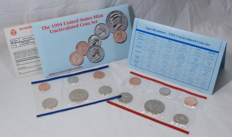 lot 1289 image: 1994 - Uncirculated Coin Set US Mint - D & P Mint Marks - Sealed - with Original Envelope w papers