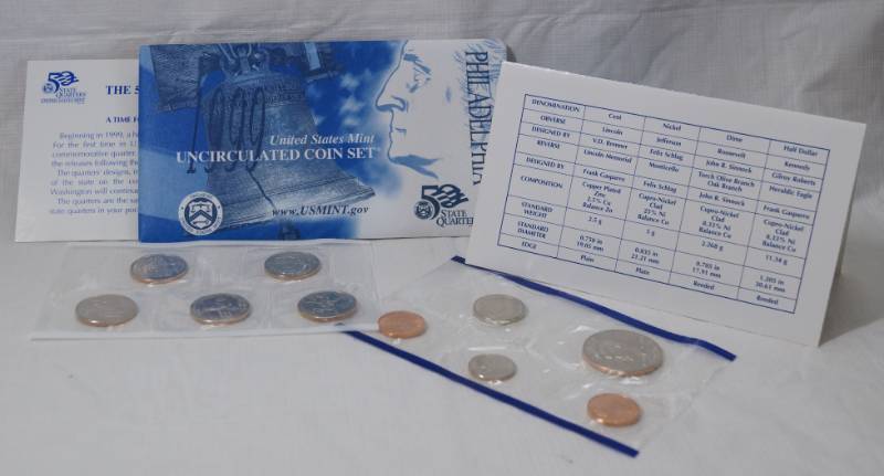 lot 1296 image: 1999 - Uncirculated Coin Set US Mint - 5 Quarters and Regular Coins - Philadelphia Mint Marks - Sealed - with Original Envelope w papers