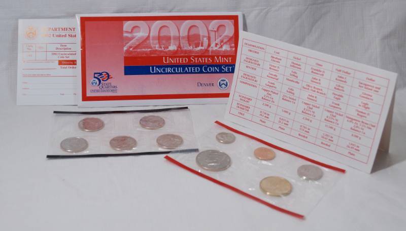 lot 1299 image: 2002 - Uncirculated Coin Set US Mint - 5 Quarters and Regular Coins - Denver Mint Marks - Sealed - with Original Envelope w papers