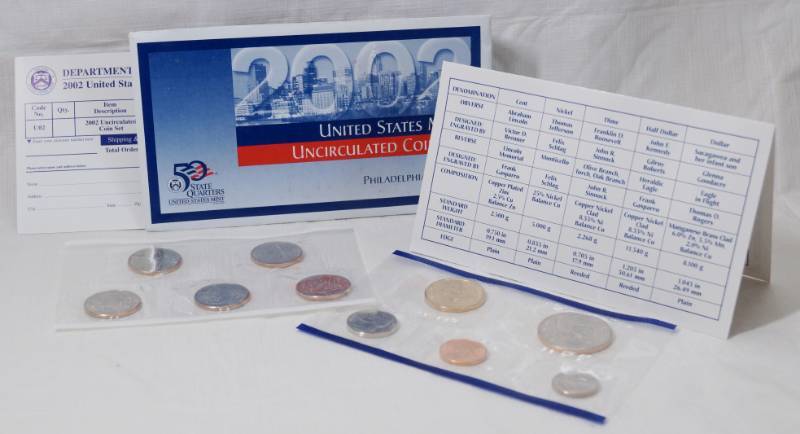lot 1300 image: 2002 - Uncirculated Coin Set US Mint - 5 Quarters and Regular Coins - Philadelphia Mint Marks - Sealed - with Original Envelope w papers