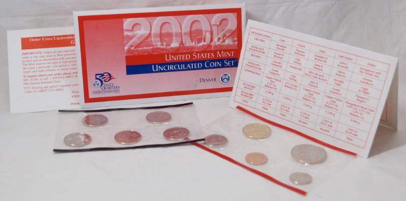 lot 1301 image: 2002 - Uncirculated Coin Set US Mint - 5 Quarters and Regular Coins - Denver Mint Marks - Sealed - with Original Envelope w papers