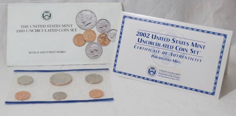 lot 1305 image: 2002 - Uncirculated Coin Set US Mint - D & P Mint Marks - Sealed - with Original Envelope w papers