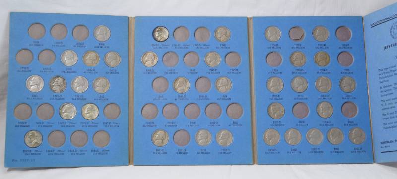 lot 1314 image: Jefferson Nickel - Collection 1938 to 1961 - Folder with Coins