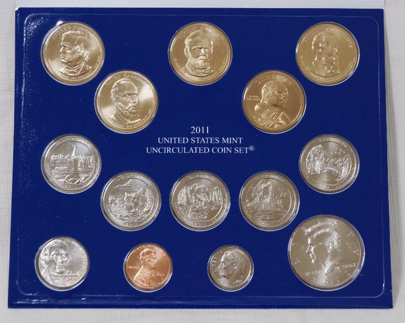lot 1320 image: 2011 United States Mint - Uncirculated Coin Set - Sealed - Philadelphia - In folder with COA Specs