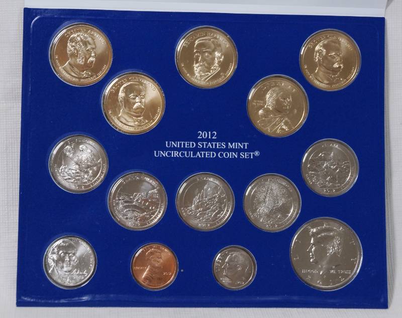 lot 1323 image: 2012 United States Mint - Uncirculated Coin Set - Sealed - Philadelphia - In folder with COA Specs