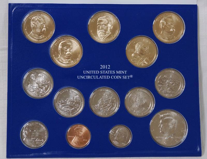 lot 1325 image: 2012 United States Mint - Uncirculated Coin Set - Sealed - Philadelphia - In folder with COA Specs