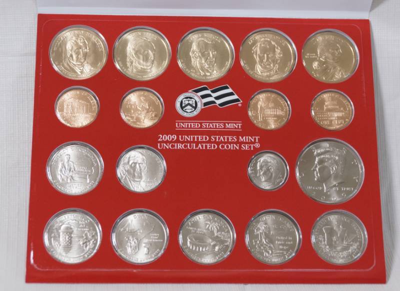 lot 1329 image: 2009 United States Mint - Uncirculated Coin Set - Sealed - Denver - In folder with COA Specs