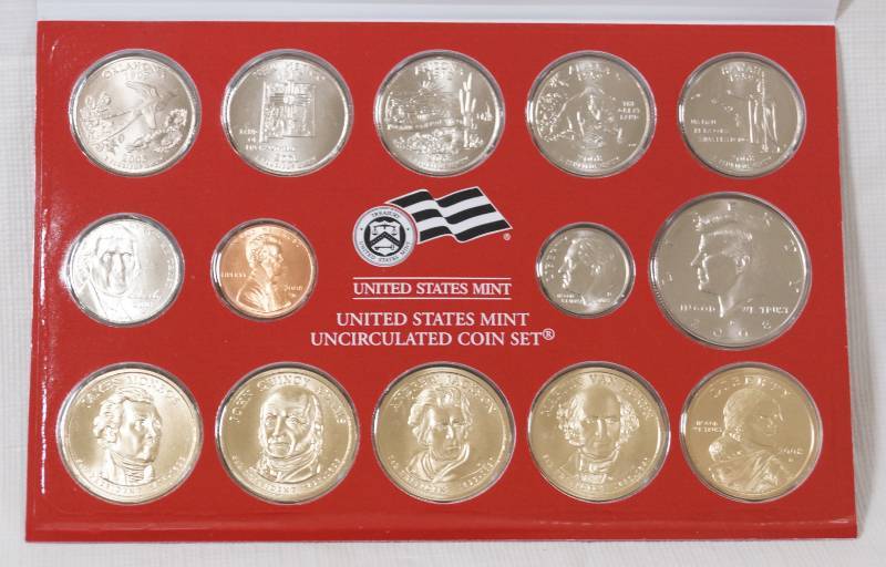 lot 1331 image: 2008 United States Mint - Uncirculated Coin Set - Sealed - Denver - In folder with COA Specs