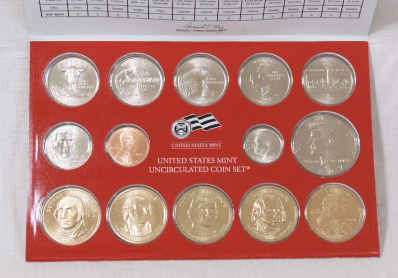 lot 1333 image: 2007 United States Mint - Uncirculated Coin Set - Sealed - Denver - In folder with COA Specs