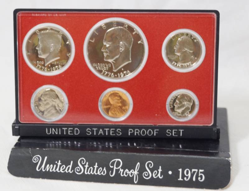 lot 1202 image: 1975 United States Proof Set - Coin Set - Sealed - with Case w Box & Stand
