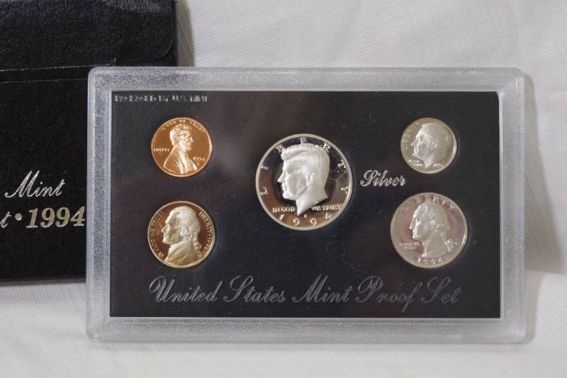 lot 1204 image: 1994 United States Proof Set - Coin Set - Sealed - with Case w Box