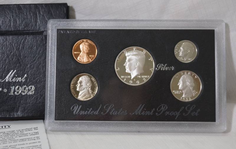 lot 1205 image: 1992 United States Proof Set - Coin Set - Sealed - with Case w Box