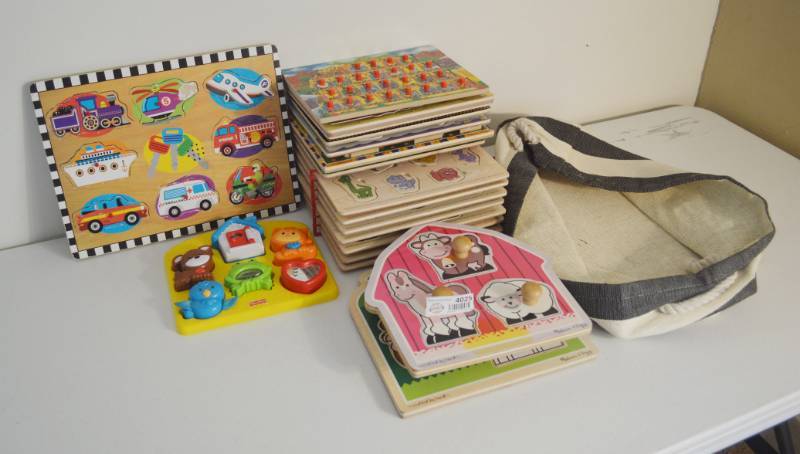 lot 4025 image: Wooden Childrens puzzles and tote