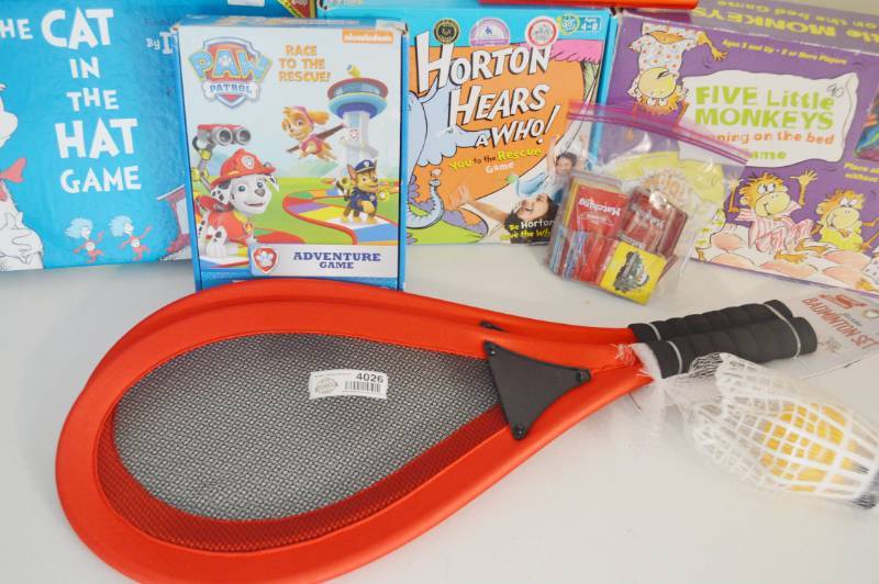 lot 4026 image: Childrens Games and badminton set