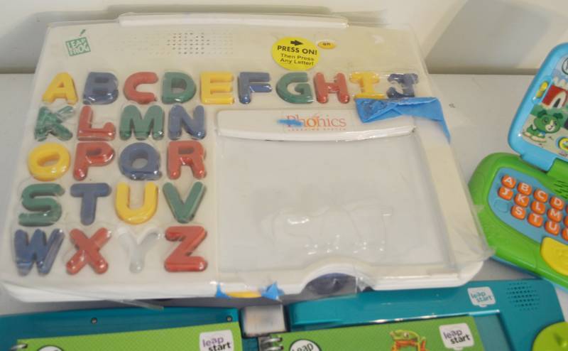 lot 4027 image: Childrens electronic learning toys and DVDs