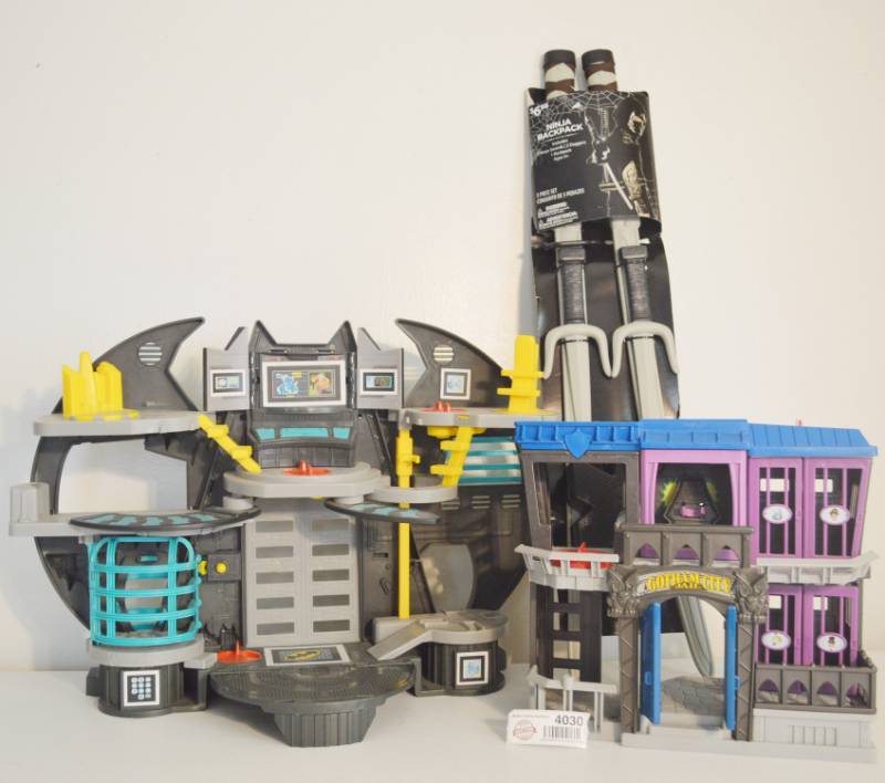 lot 4030 image: Imaginext Batman Batcave and Jail(No People) Kids plastic Ninja Swords