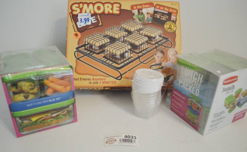 lot 4033 image: Smore making kit, Rubbermaid Lunch Blox, and small containers with lids