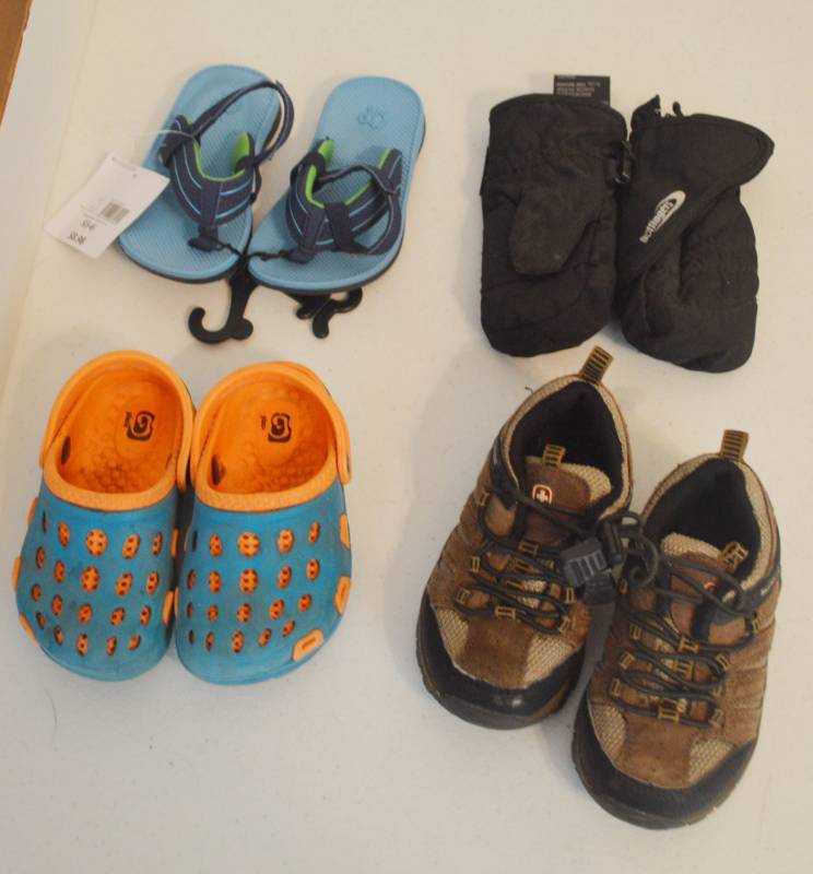 lot 4042 image: Toddler shoe lot all size 5 except brown pair size 7. Toddler winter mittens