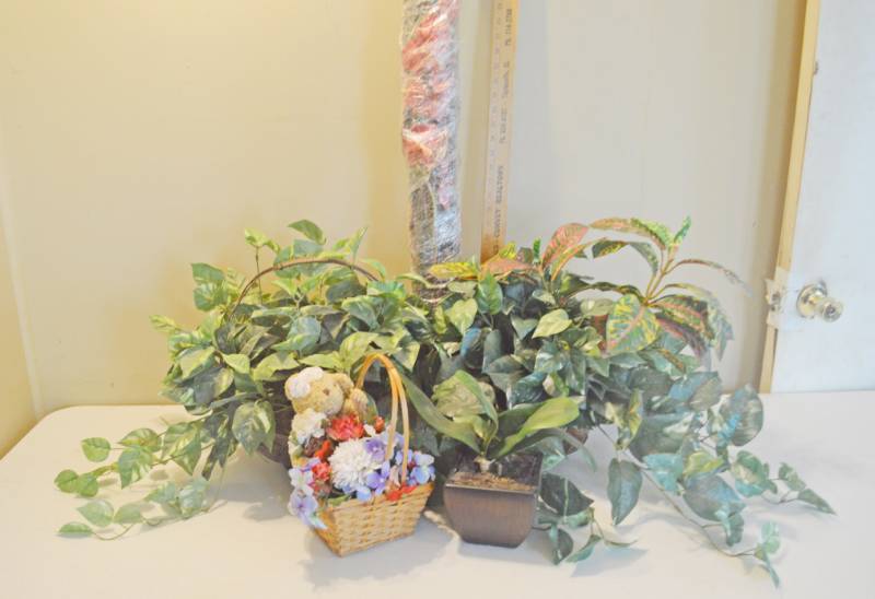 lot 4054 image: Faux Home Decor Plants
