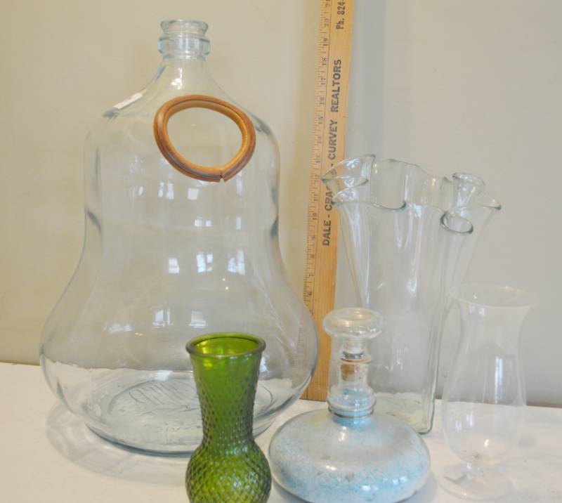 lot 4056 image: Lot of Glass Vases and Misc. Glass Decor