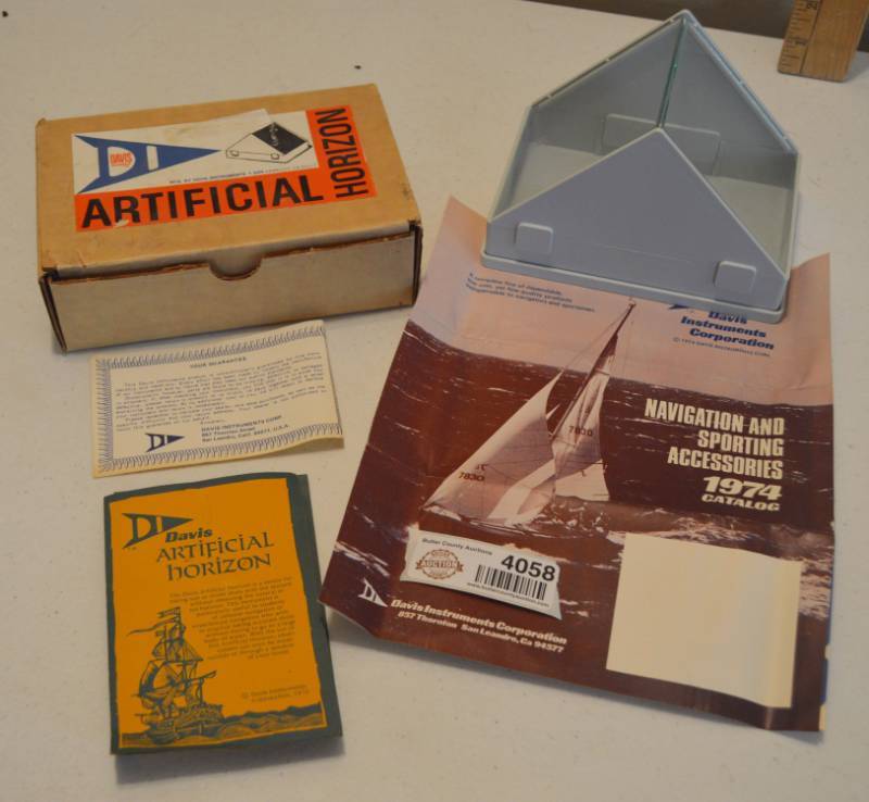 lot 4058 image: Davis Instruments Marine Artificial Horizon
