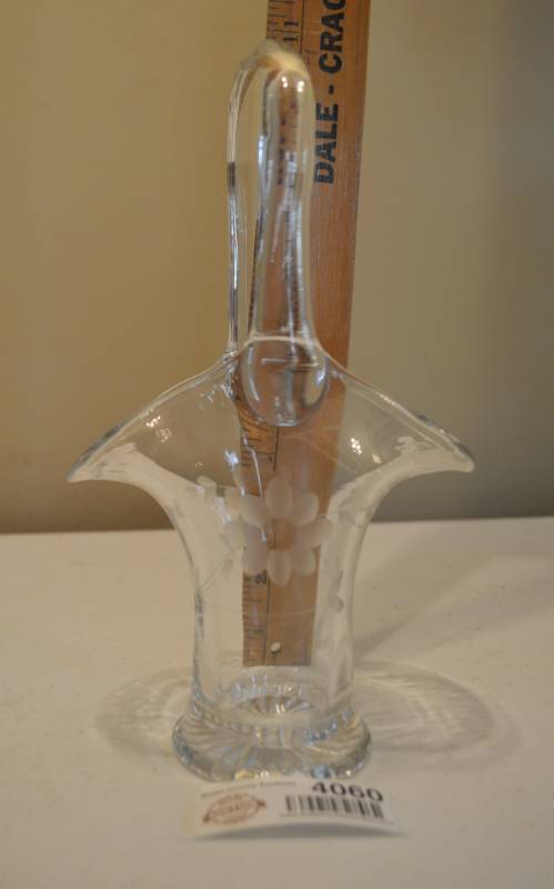 lot 4060 image: Glass Basket