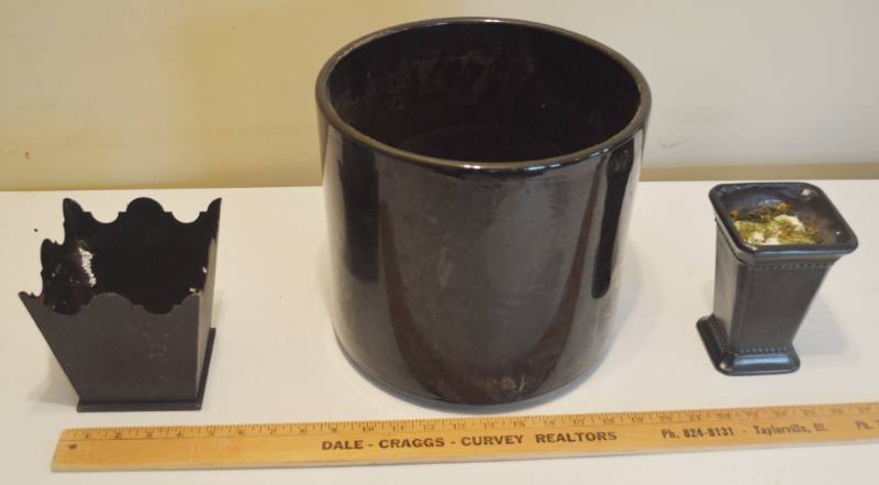 lot 4064 image: Planters (3)