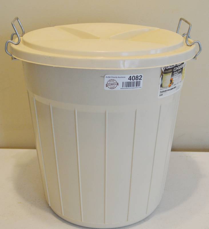 lot 4082 image: 6 Gallon Container with Lid