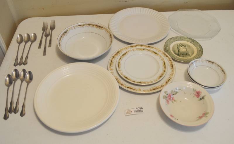lot 4090 image: Lot of Dishes and Silverware