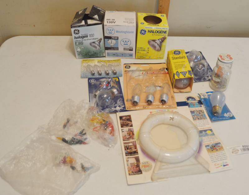 lot 4093 image: Light Bulb Lot Untested