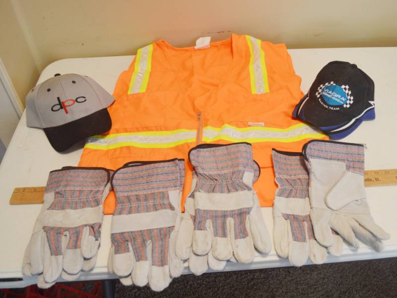 lot 4097 image: XL Safety Vest, 4 Pair Work Gloves and Two Hats