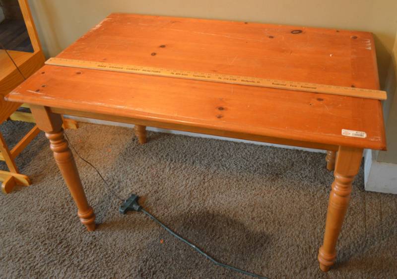 lot 4125 image: Dining Table 30D48Wx29T