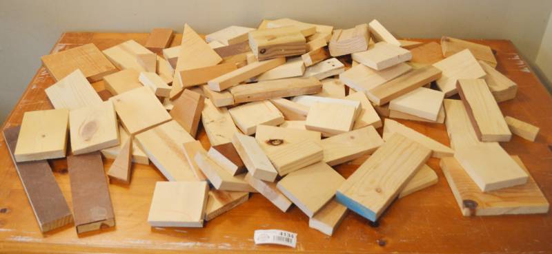 lot 4134 image: Box of Wood BlocksScrap Wood