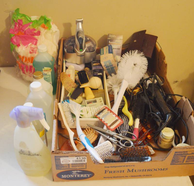 lot 4136 image: Misc Box of Toiletry Items