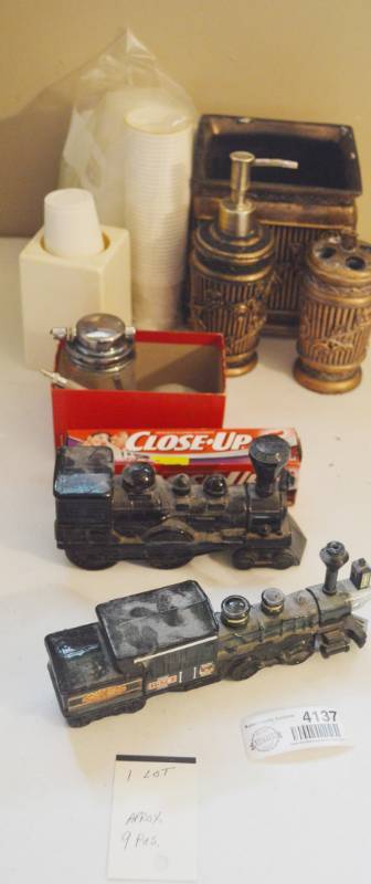 lot 4137 image: Bathroom Decor Items, Avon Cologne Bottles and Misc
