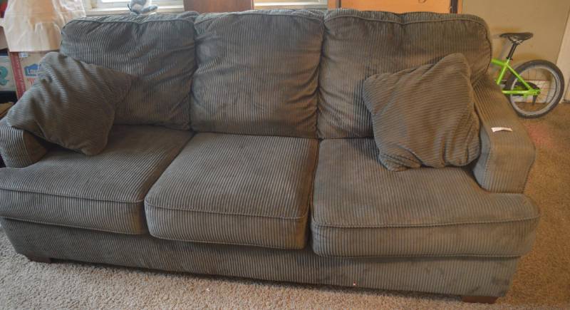 lot 4141 image: Sofa 83.5L x 37D x 36 T